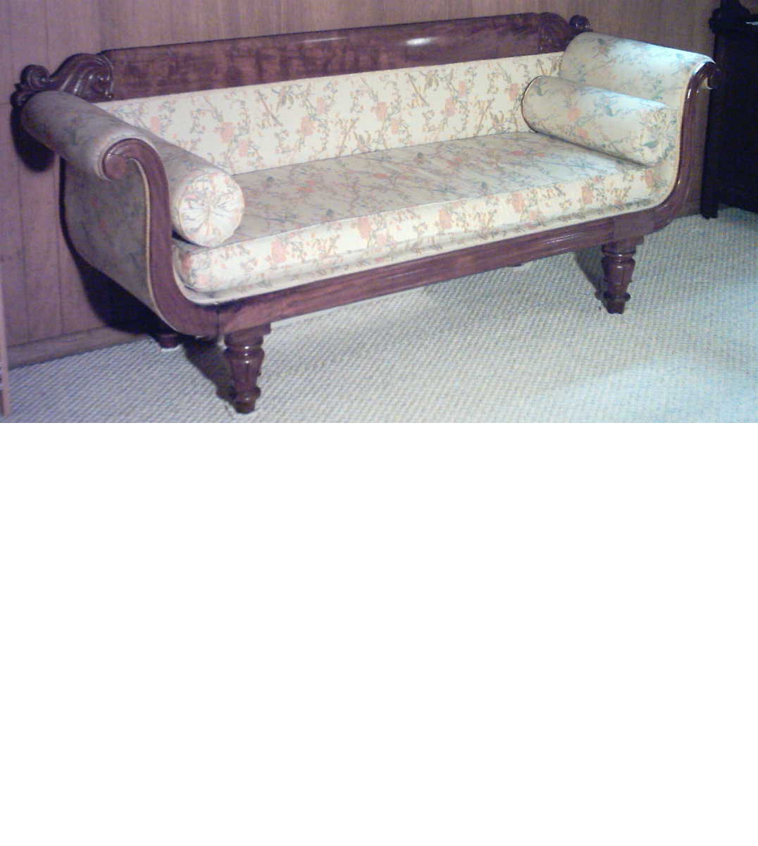 Sofa.JPG (75955 bytes)