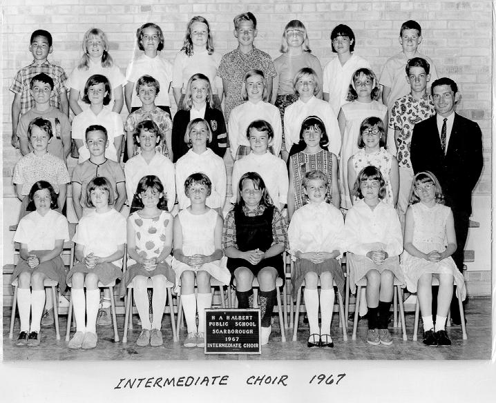 intChoir67.jpg (94919 bytes)